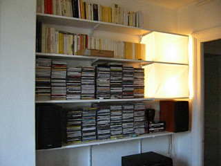 Je mets du tissu pour créer des lampes intégrées aux étagères