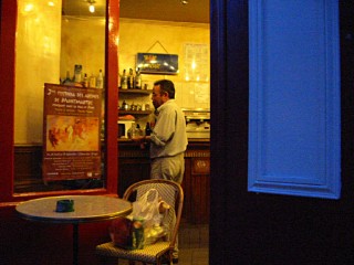Nous allons dans un bar