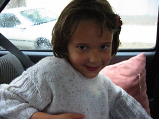 Nous montons dans leur voiture