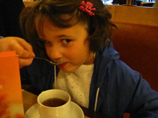 Nous prenons un café