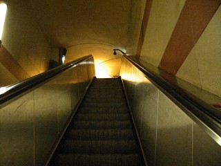 Nous prenons le métro pour rentrer chez moi