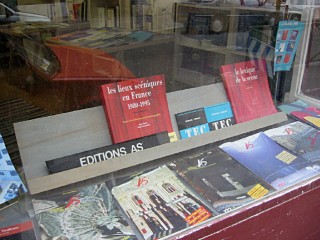 Je vais aux éditions AS mais il n'y a personne