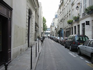 Samedi. Je vais à l'exposition d'Amande In