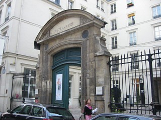 J'arrive à l'Hôtel de Retz