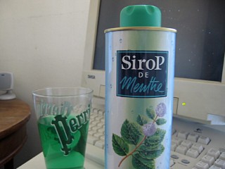 Je bois de la menthe à l'eau