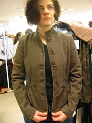 Sabine essaye une autre veste