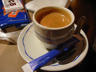 Je bois un café