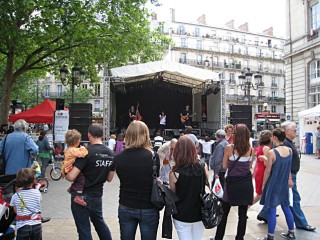 Il y a un concert sur la place