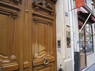 L'entrée de l'immeuble