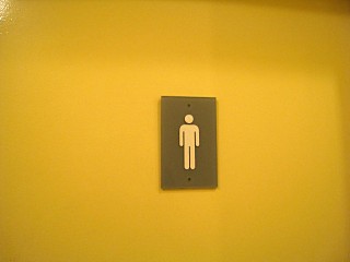 Je vais aux toilettes