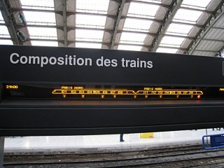 Je regarde la composition des trains