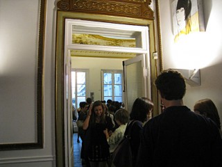 Nous entrons