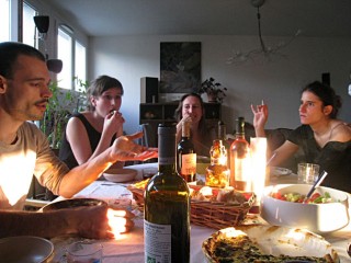 Nous nous installons pour manger