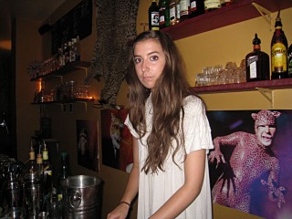 Je vais commander un autre mojito