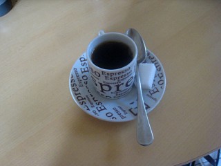 Je bois un café