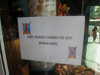 Une tenue correcte est demandée