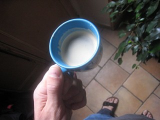 Je bois un café