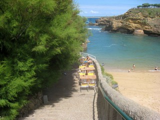 Nous allons manger au bord de l'eau