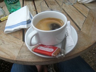 Je bois un café