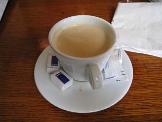 Je bois un café