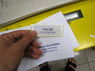 Je colle un timbre