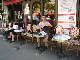 Je retrouve Edouard en terrasse