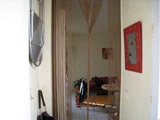 J'entre chez elle