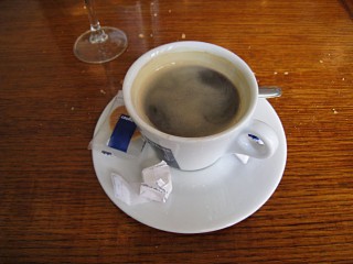 Je bois un café
