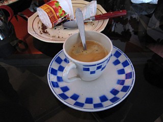 Je bois un café
