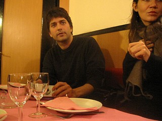Nous allons manger au restaurant