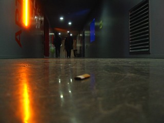 Je vais fumer une clope dans le couloir