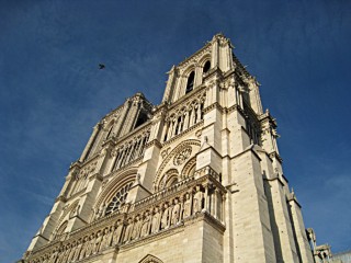 Nous passons devant Notre Dame
