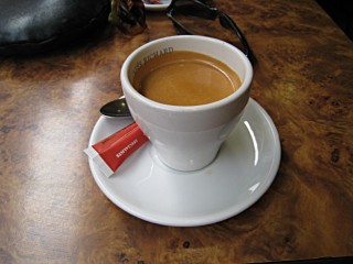 Je bois un café