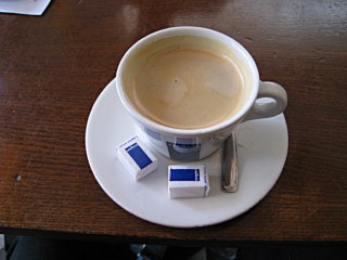 Je bois un café