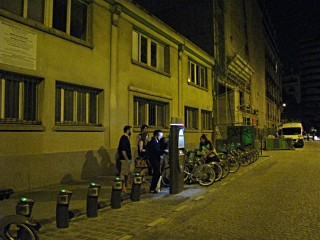 Aurore tente en vain d'en trouver un deuxième