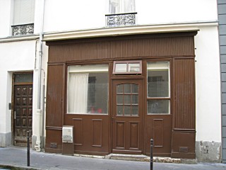 La devanture du nouvel appartement d'Edouard