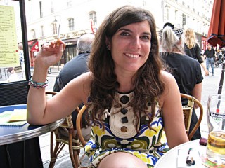 Ana travaille au Vietnam. Elle voudrait proposer le concept d'ADaM à des indigènes