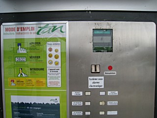 J'achète un ticket au distributeur