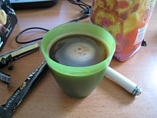 Je bois un café