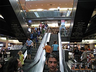L'intérieur de la Fnac