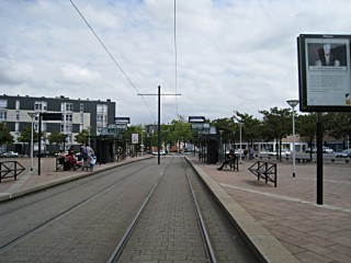Nous attendons un tramway