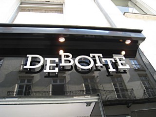 La boutique s'appelle Debotté