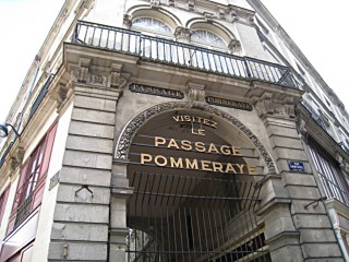 Nous allons au Passage Pomeraye
