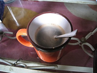Je bois un café