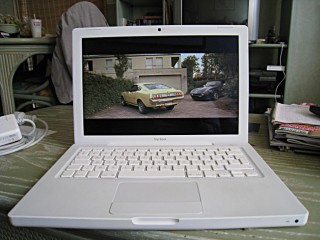 Je regarde un film sur le portable de Thierry