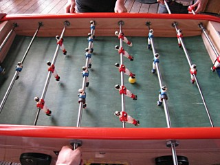 Nous jouons au baby foot