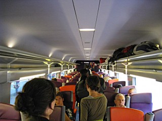 Nous montons dans une voiture