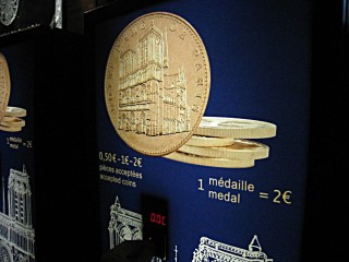 Je vais à un distributeur de médaille