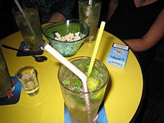 Je bois un autre mojito