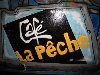 Nous arrivons au café La Pêche